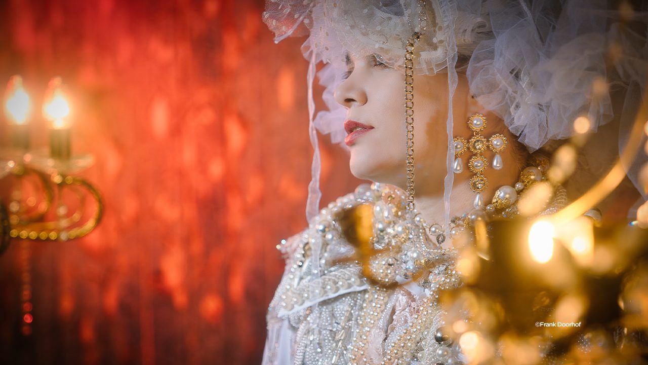 KelbyOne - Portrait Photography: One Prop, Unlimited Possibilities 2