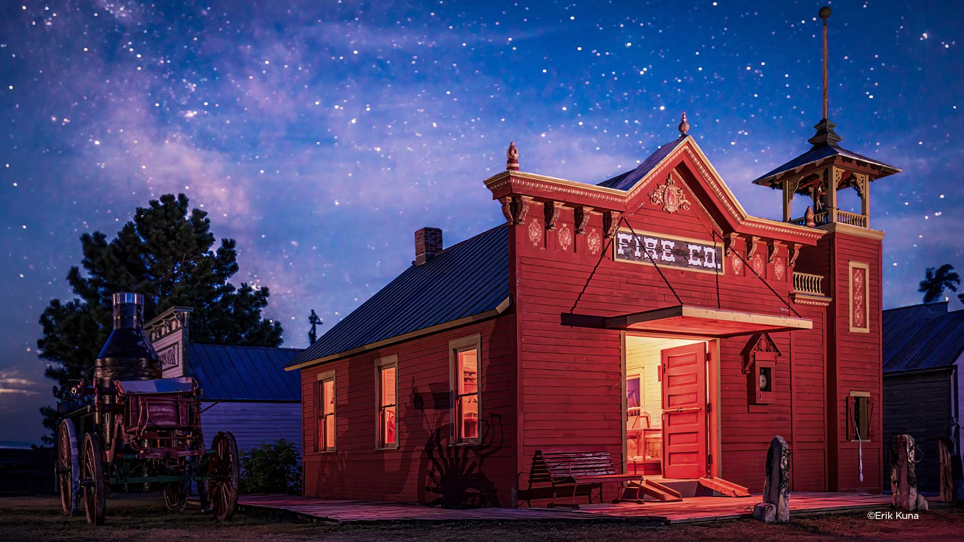 KelbyOne - Nightscape Photography: Low-Level Light Painting 2
